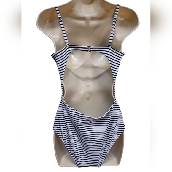 Hollister one pice Swimsuit - Picture 2 of 8